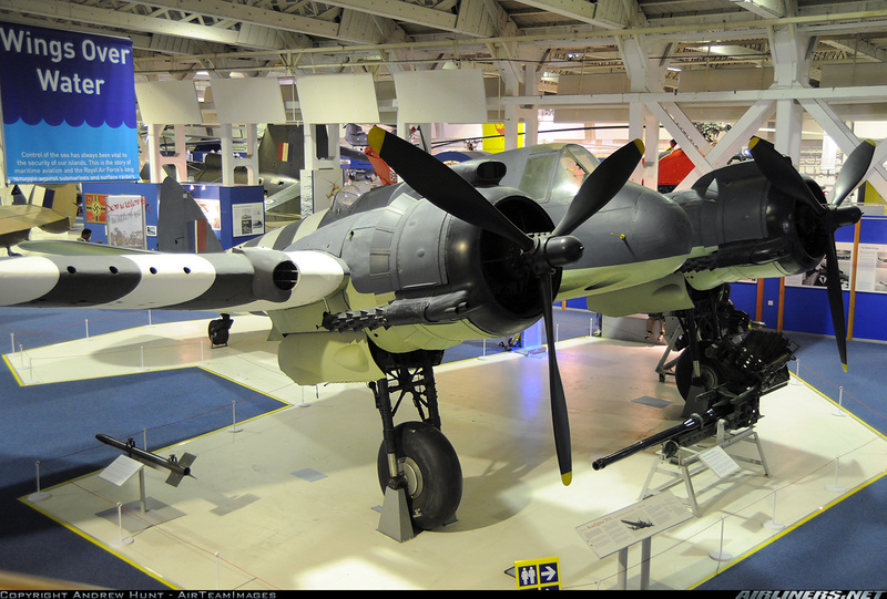 Bristol 156 Beaufighter TF X está en exhibición en el Royal Air Force Museum en Hendon, Londres