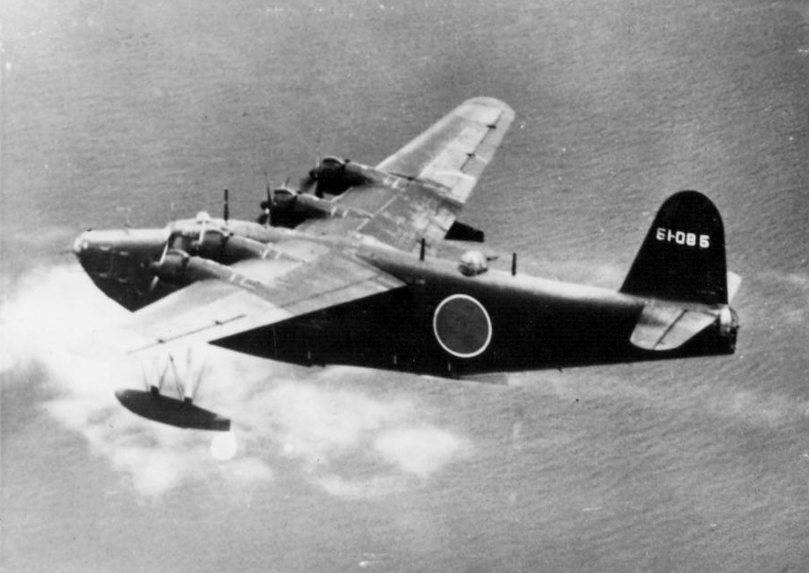Un H8K en vuelo, antes de ser derribado por un Consolidated PB4Y-1 Liberator, el 2 de julio de 1944