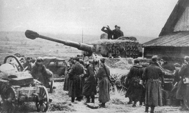 Tiger de la 3 K. del 505 S. Pz. Abt. durante la batalla de Kursk. Julio 1943