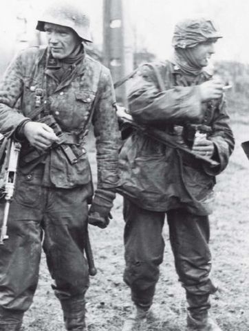 Panzergrenadieren del Kampfgruppe Hansen en Poteau