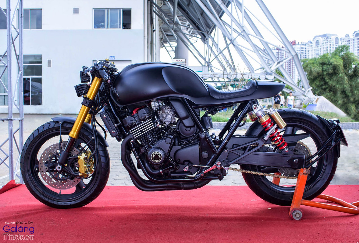 Honda_CB400_tuning_Cafe_Racer_in_S_i_G_n