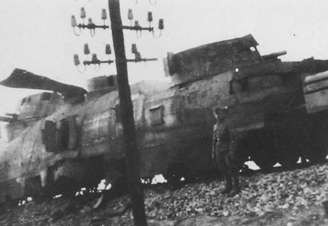 Tren blindado polaco puesto fuera de combate por la artillería germana
