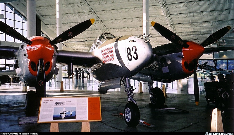 Lockheed P-38L-5LO Lightnings con número de Serie 44-53186 N505MH 83 conservado en el Evergreen Vintage Aircraft en McMinnville, Oregón
