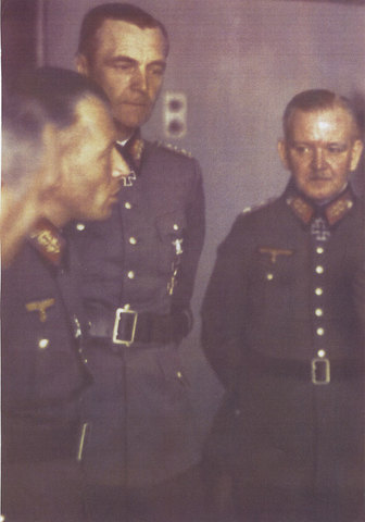 El general alemán Friedrich Paulus reunido con otros oficiales Stalingrado