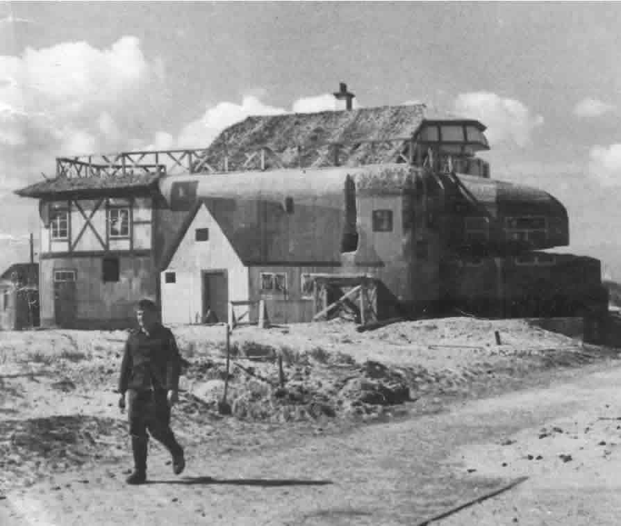 Fortificación alemana camuflada como una casa normanda para confundir a los pilotos aliados