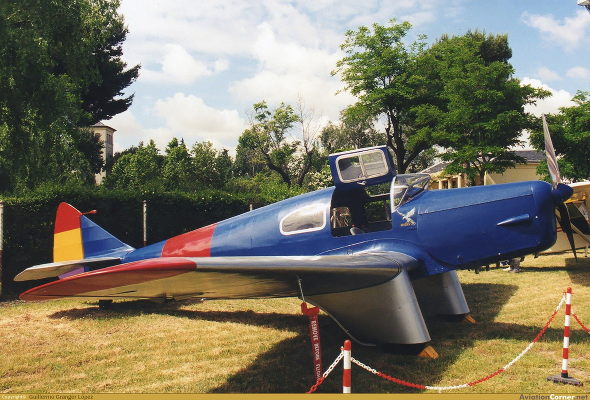 Miles M.3C Falcon Six EC-ACB conservado en la Fundación Infante de Orleans en Cuatro Vientos, Madrid, España