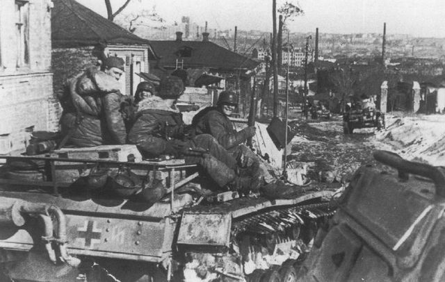 Un Kampfgruppe de la división Das Reich en las afueras de Kharkov. La lucha por la ciudad fue muy disputada