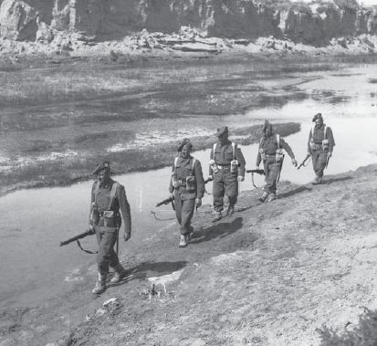 Soldados escoceses de la 51ª División Highland en Wadi Akarit, Túnez