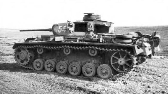 Panzer III de la 3ª Panzer Division puesto fuera de combate durante la Segunda Batalla de Kharkov. Mayo de 1942