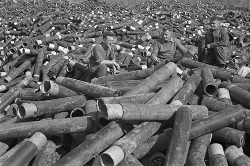 Vainas de munición de artillería aliadas. La imagen habla por sí sola en cuanto a la enorme cantidad de fuego que tuvieron que soportar los defensores alemanes